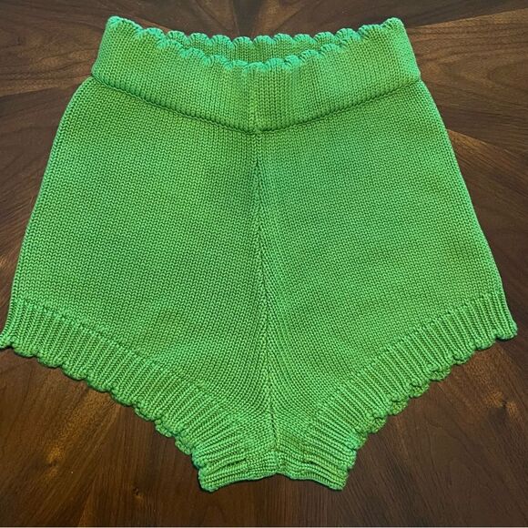 Pants - LaBiz Green Knit High-Waisted Short 🌺 NWOT 🌺 scalloped hem 🌺